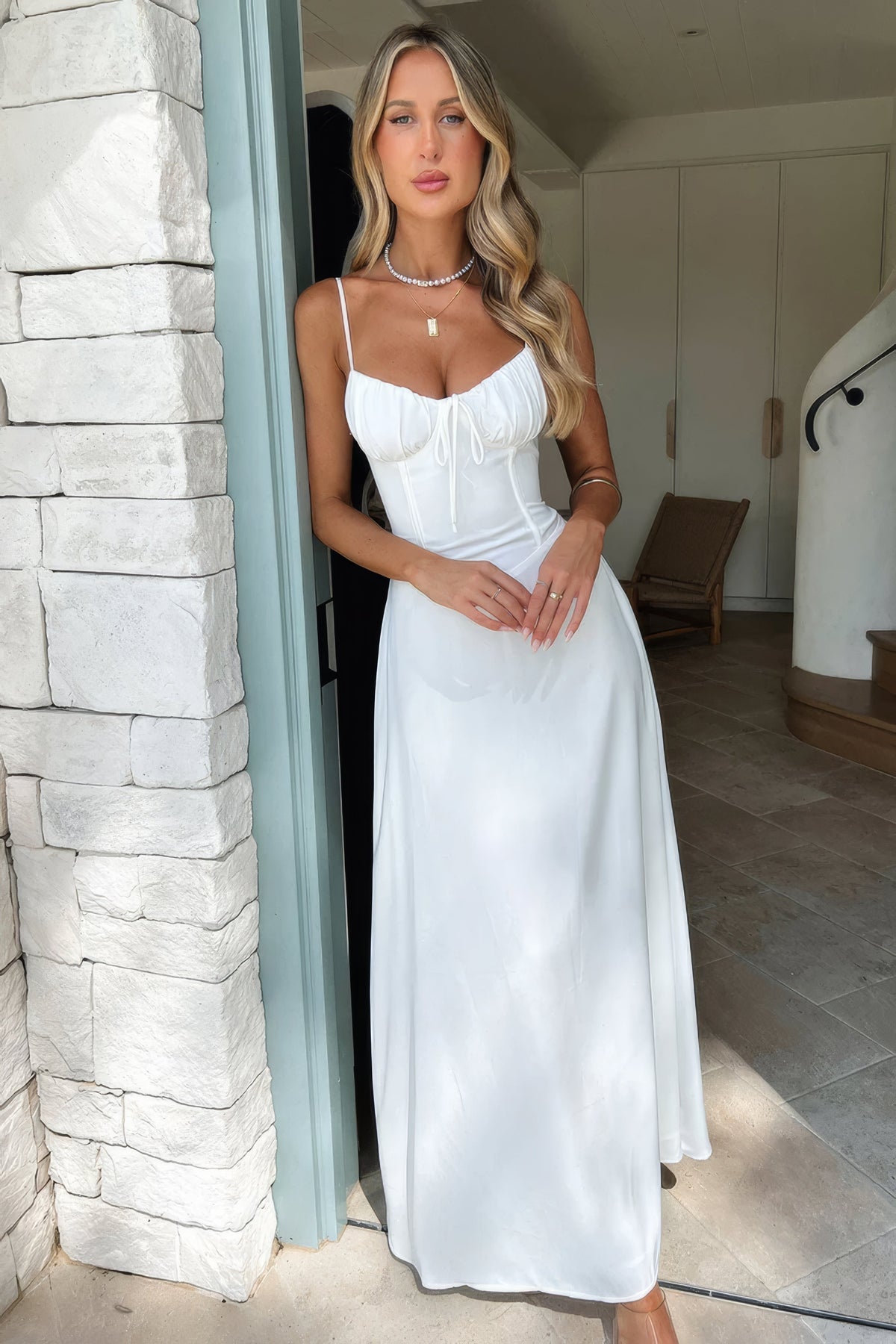 Elegancka letnia sukienka maxi z lekkiej tkaniny