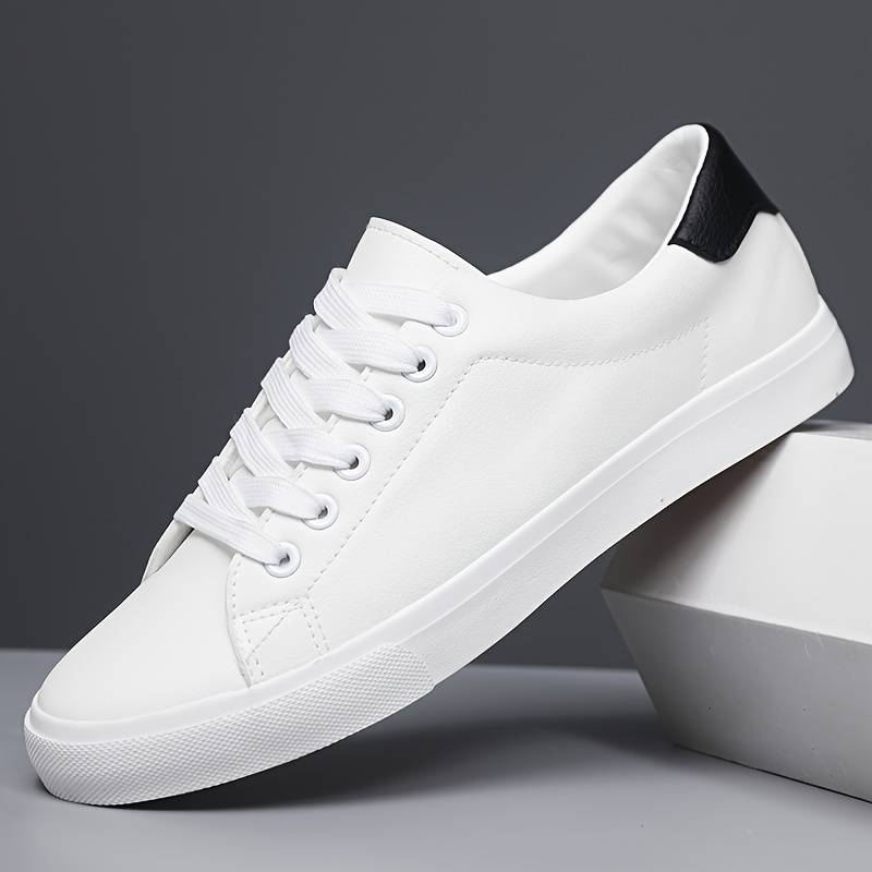 Białe niskie sneakersy ze skóry ekologicznej
