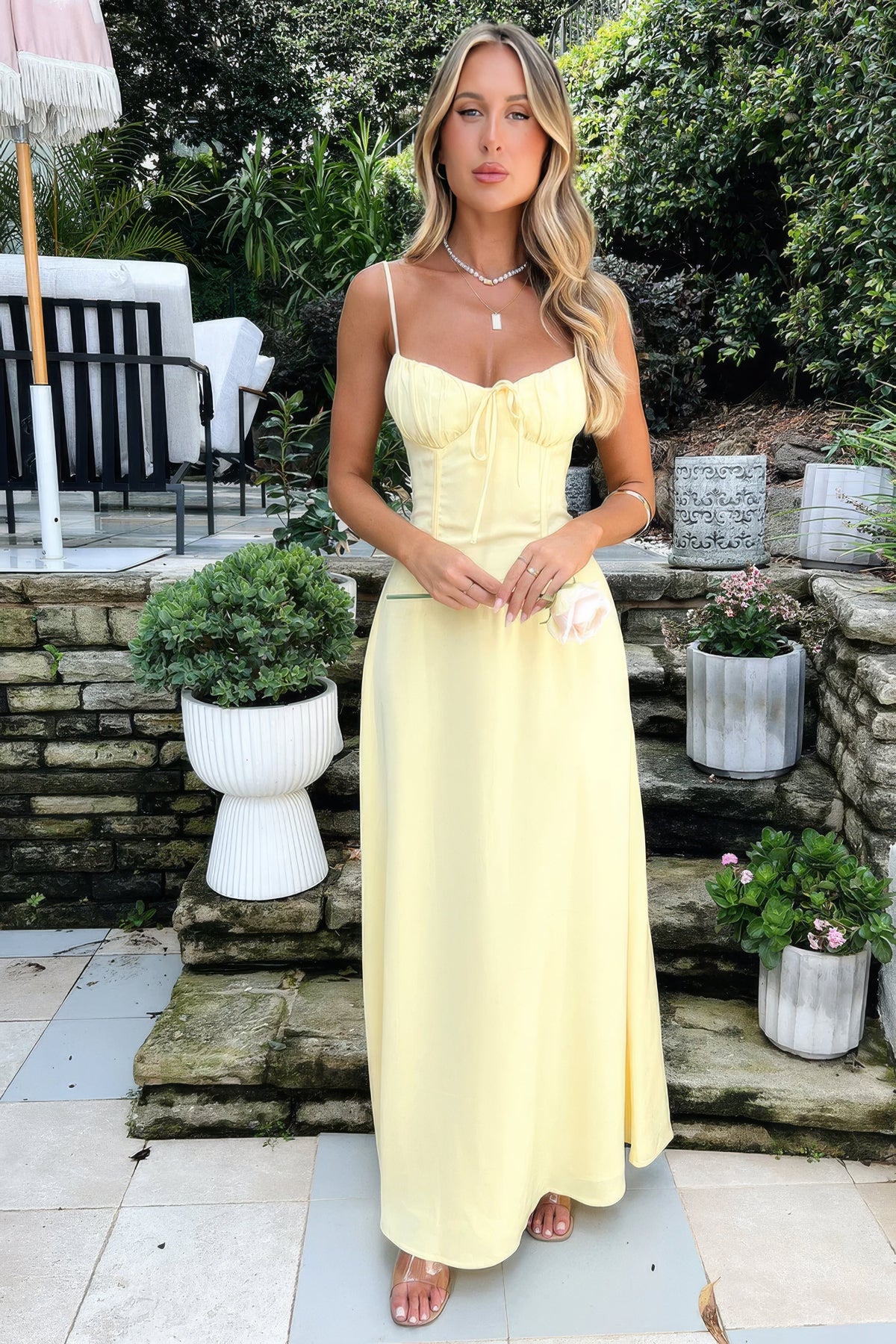 Elegancka letnia sukienka maxi z lekkiej tkaniny - Żółty