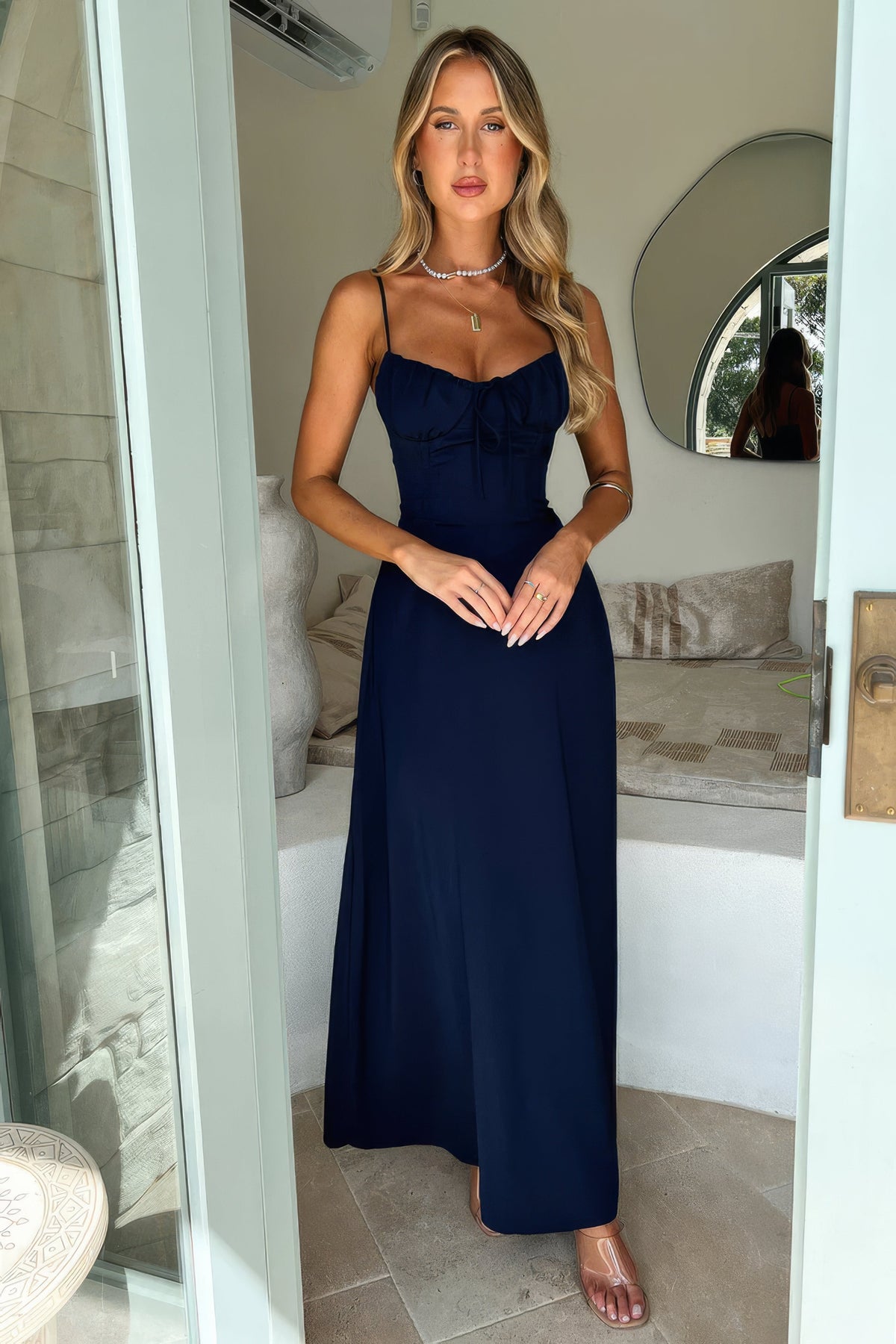 Elegancka letnia sukienka maxi z lekkiej tkaniny - Niebieski