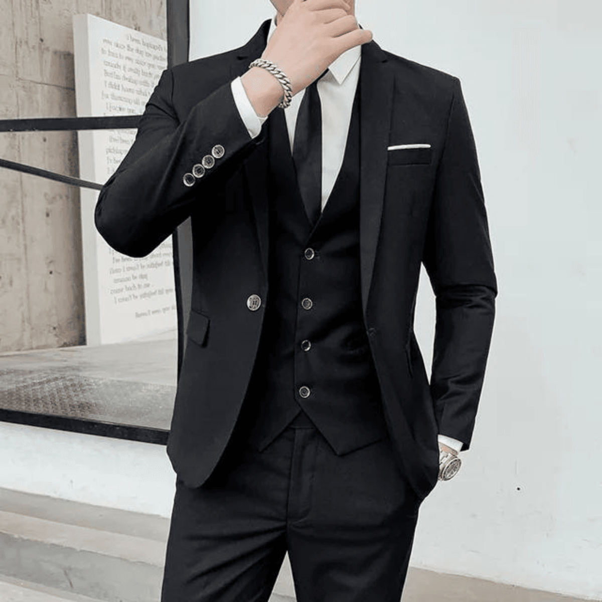 Męski garnitur formalny o klasycznym, eleganckim fasonie - Czarny