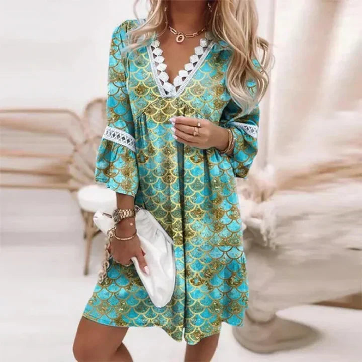 Krótka sukienka boho z haftami i dekoltem w serek - Jasnozielony