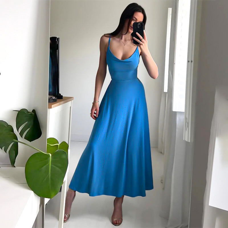 Elegancka romantyczna sukienka maxi z odkrytymi ramionami - Niebieski