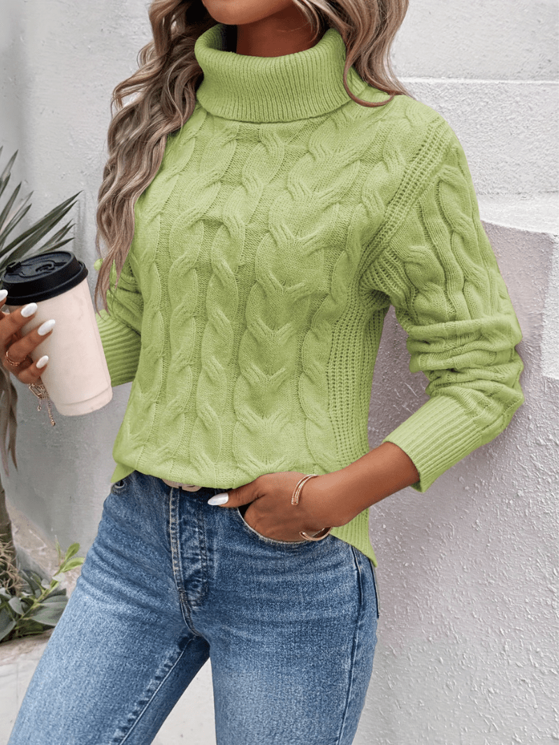 Damski sweter zimowy z wysokim golfem i warkoczowym splotem - Matcha
