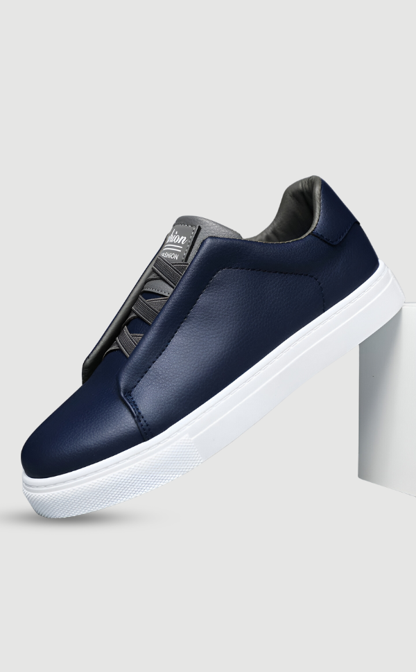 Białe skórzane sneakersy męskie o minimalistycznym fasonie - Granatowy