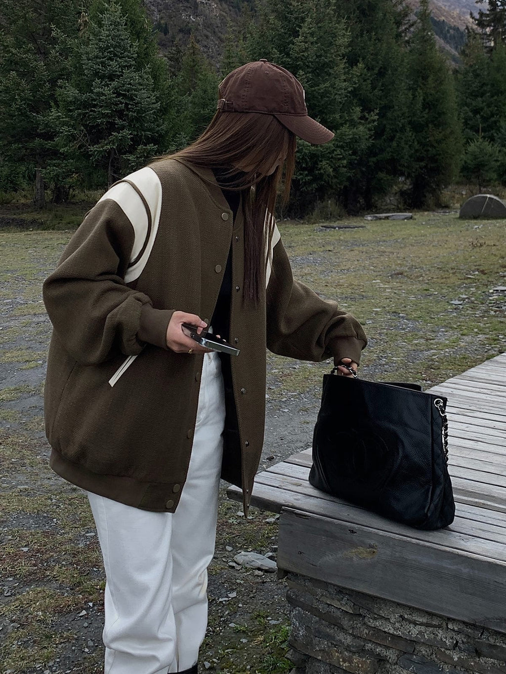 Kurtka varsity oversize w stylu retro z kontrastowymi rękawami