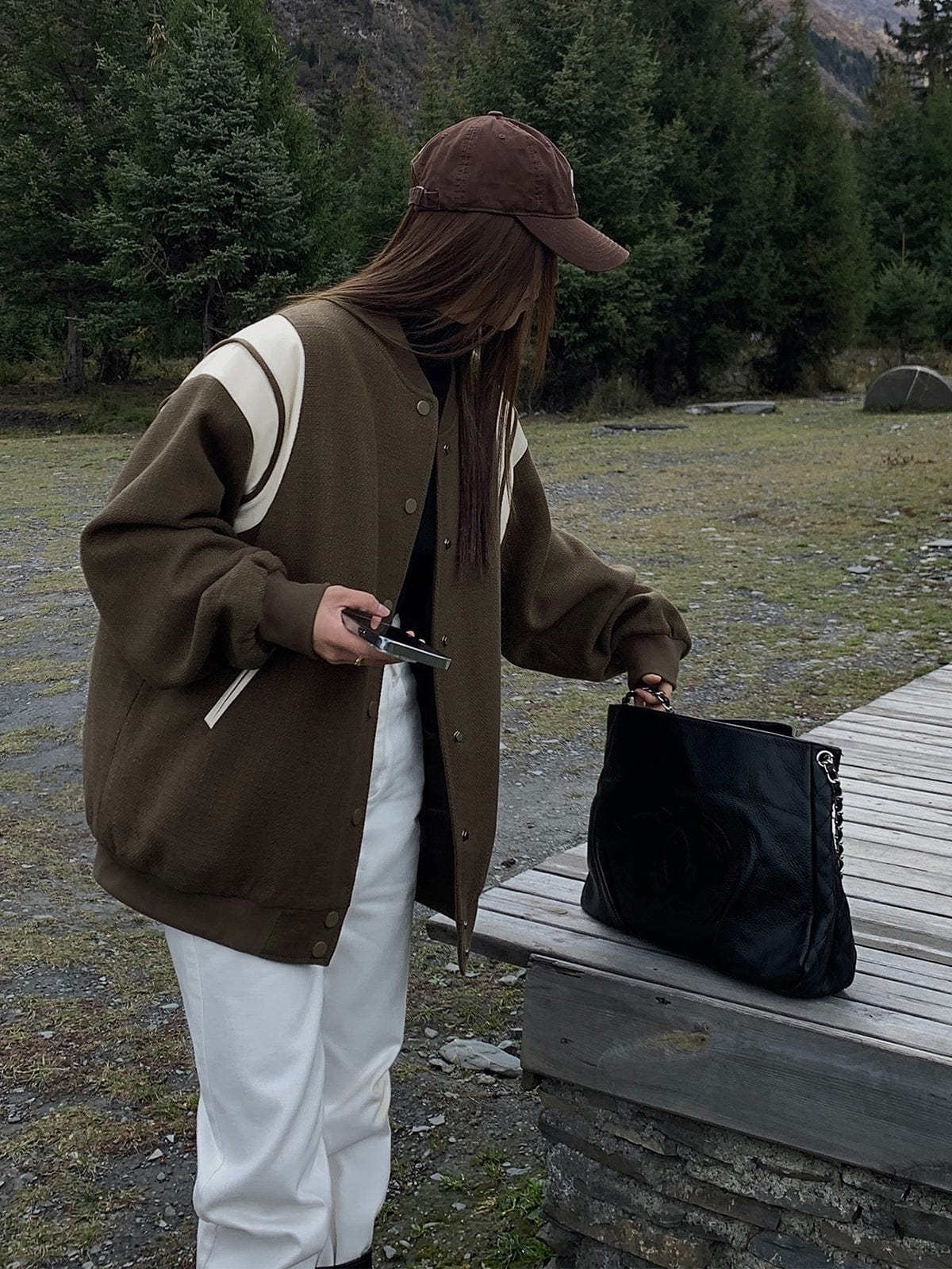 Kurtka varsity oversize w stylu retro z kontrastowymi rękawami