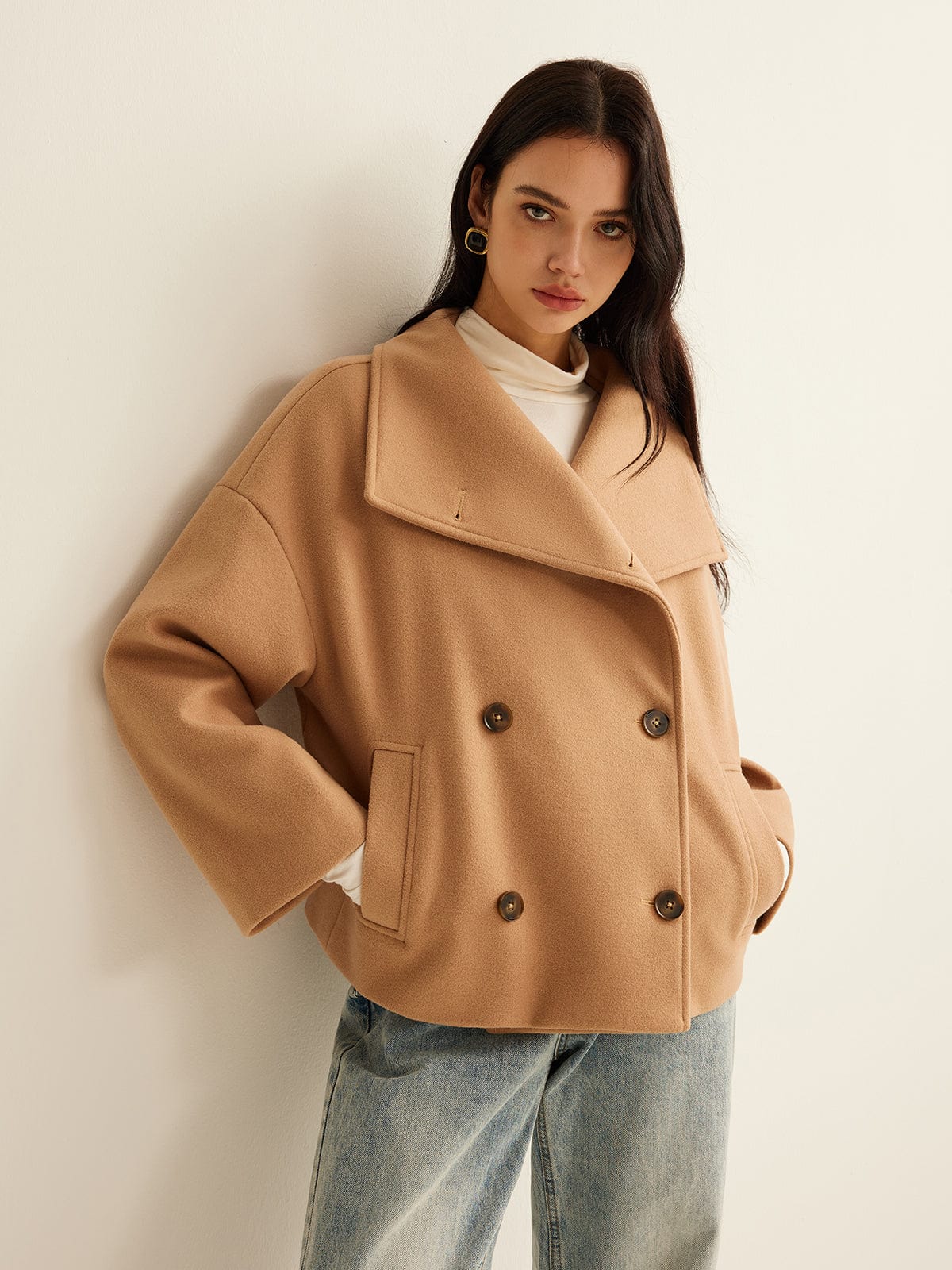 Krótki płaszcz oversize w odcieniu camel