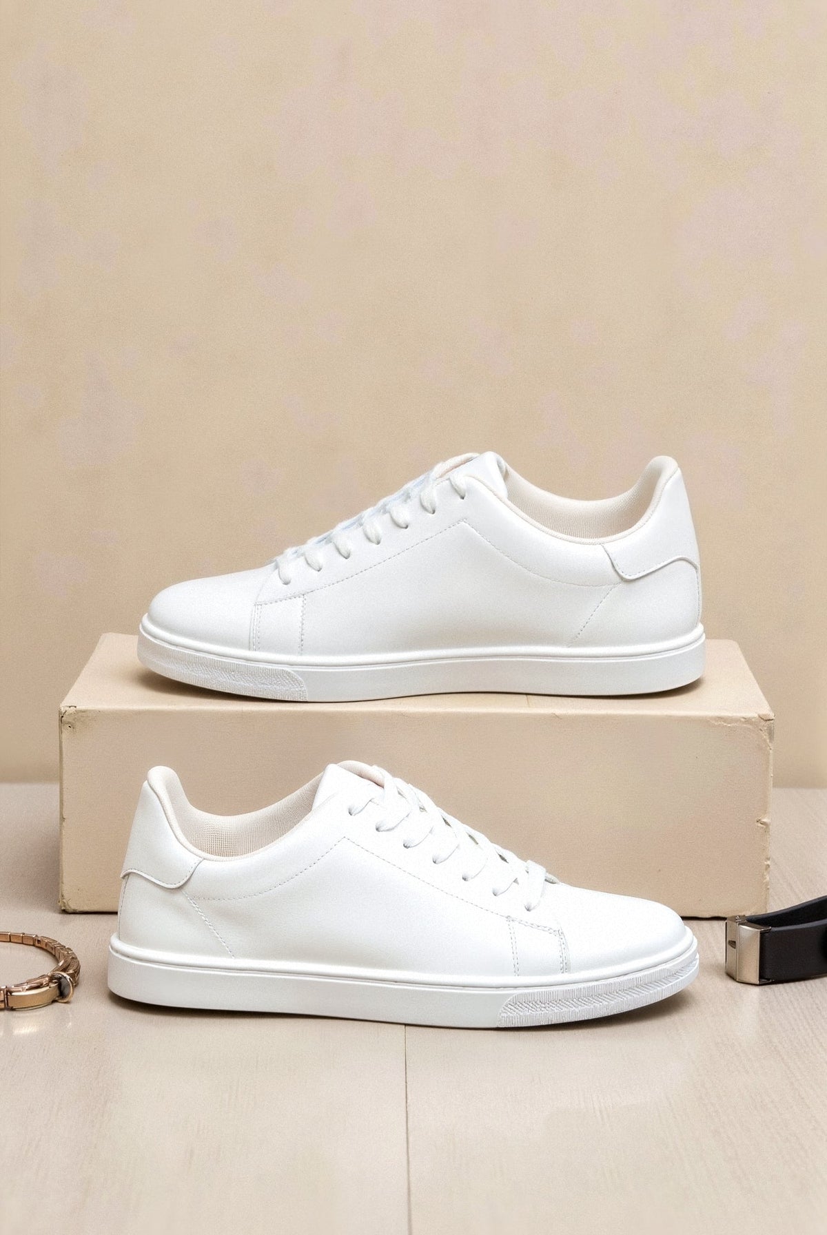 Białe minimalistyczne sneakersy o niskim fasonie - Biały