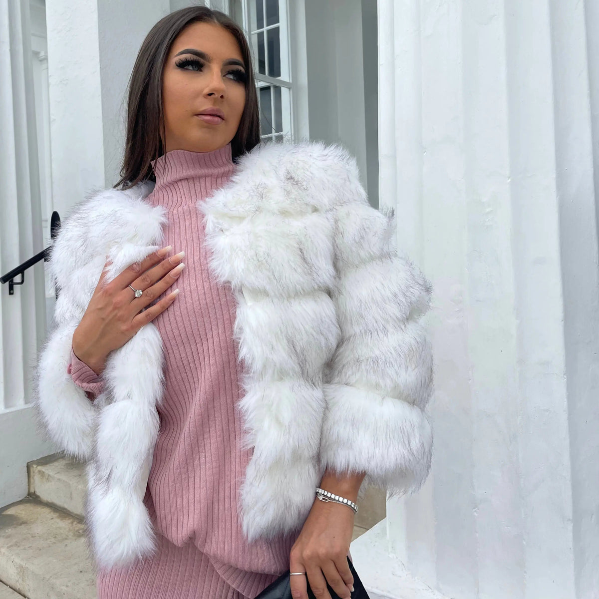 Elegancka kurtka ze sztucznego futra – ciepła i wygodna - Biały