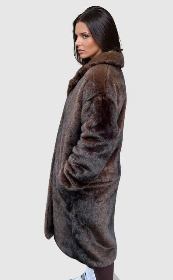 Długi płaszcz z grubego sztucznego futra