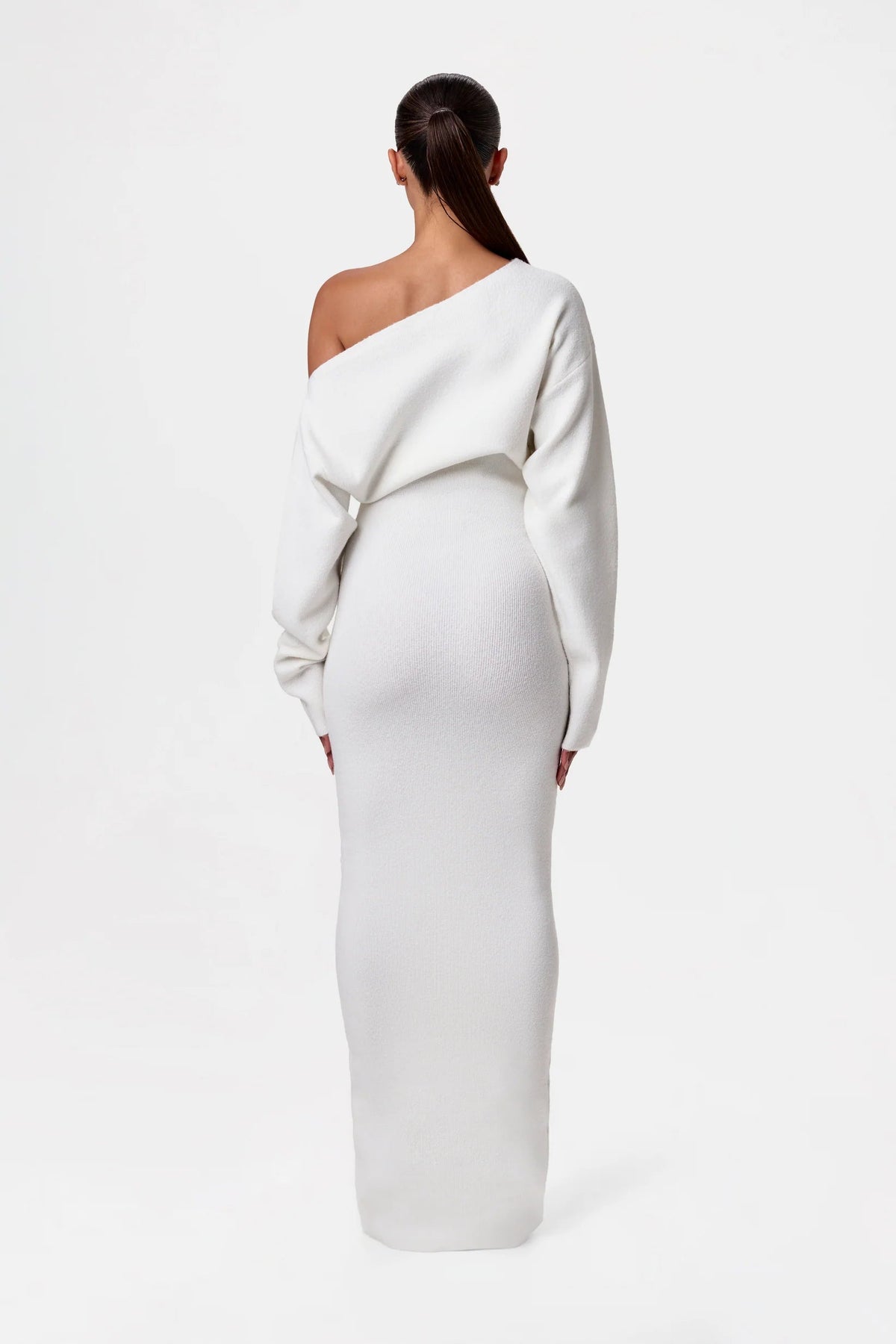Dzianinowa sukienka maxi o luźnym, eleganckim fasonie