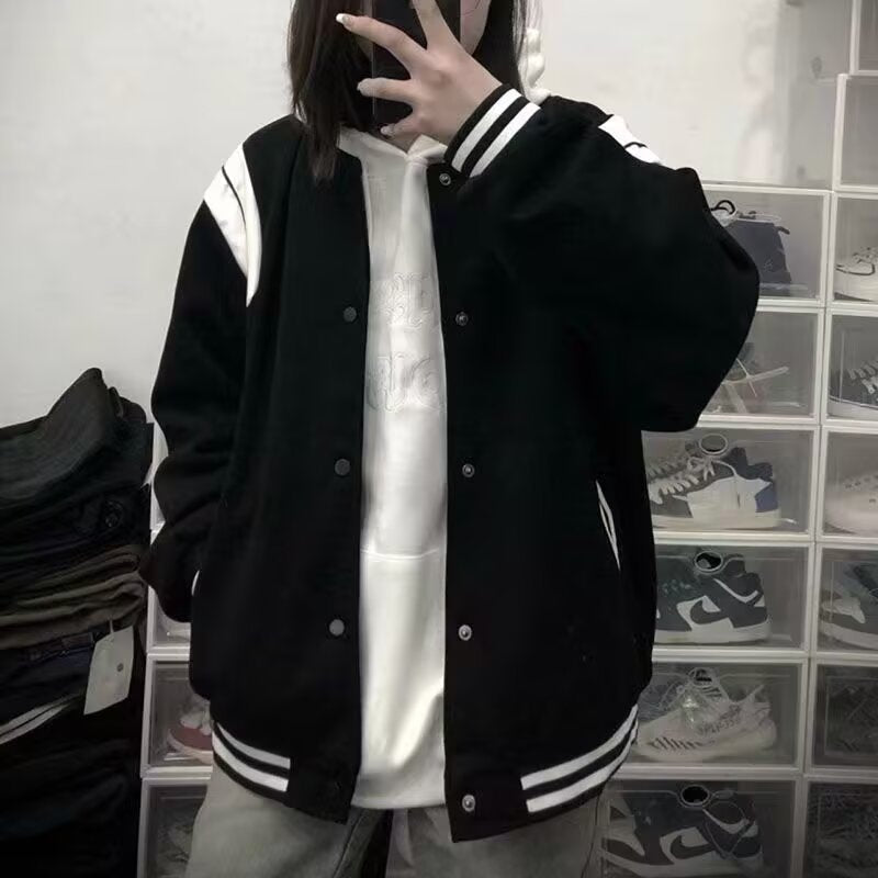 Kurtka varsity oversize w stylu retro z kontrastowymi rękawami - Czarny