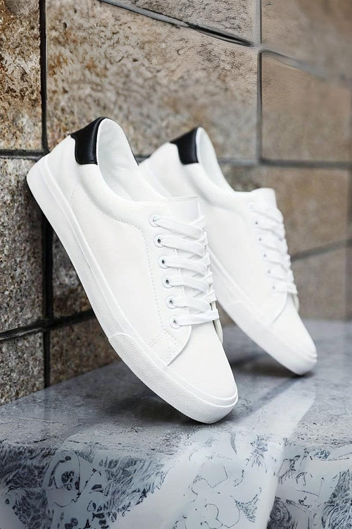 Białe niskie sneakersy ze skóry ekologicznej - Biały
