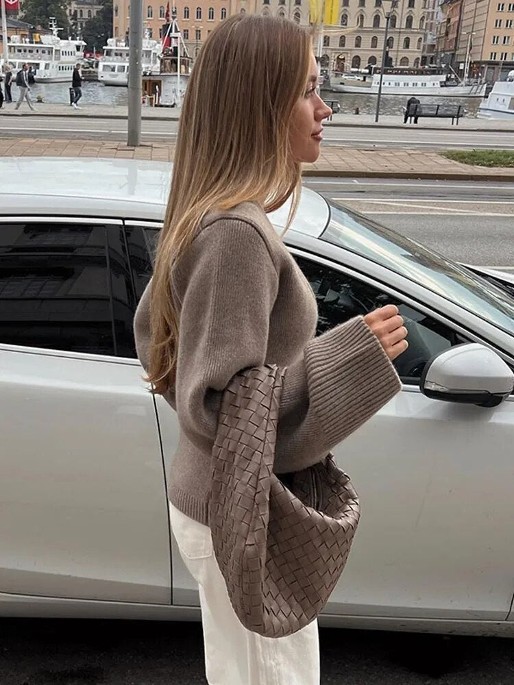 Damski sweter z miękkiej dzianiny o klasycznym kroju
