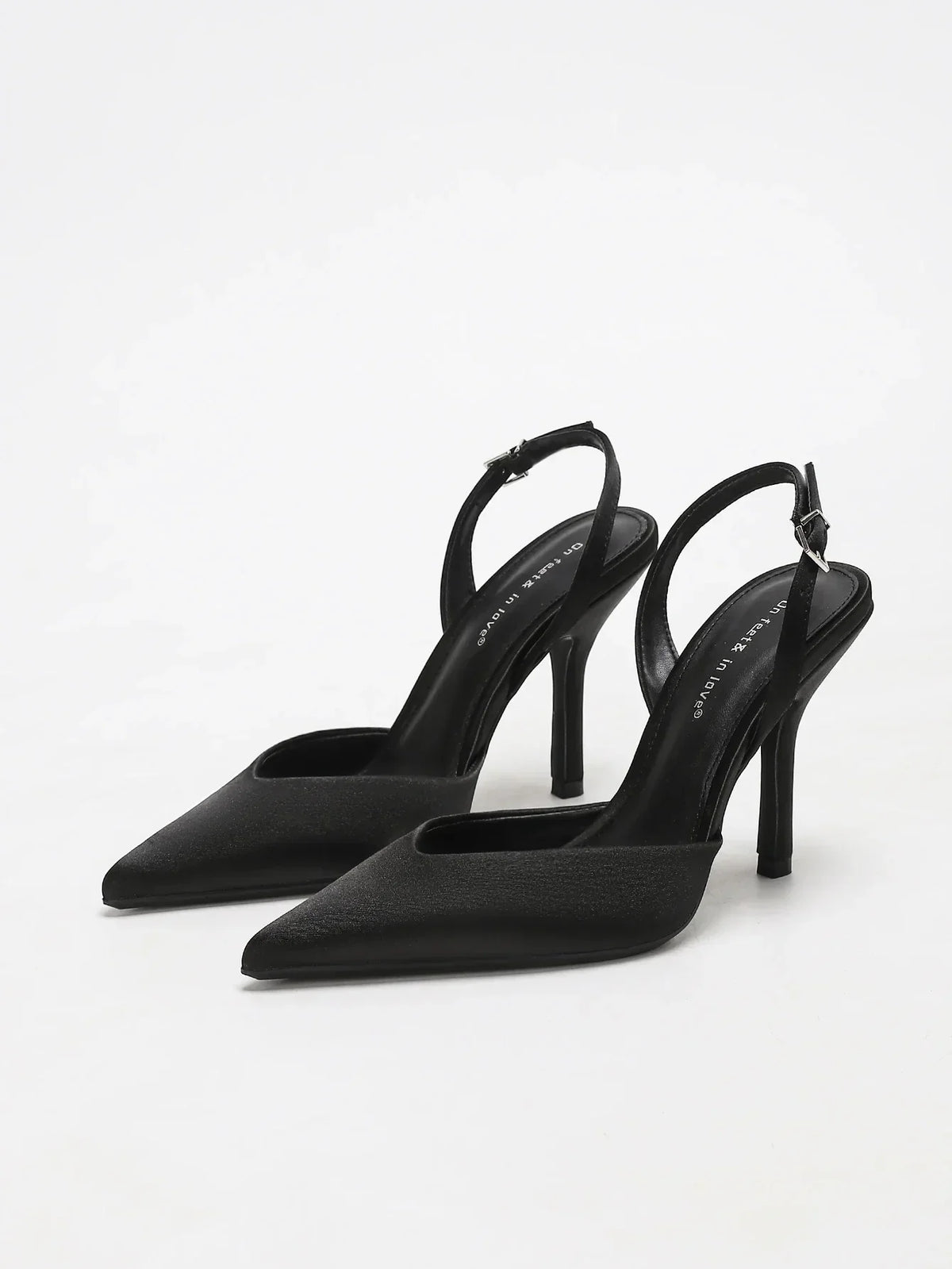 Czółenka z jedwabną cholewką, odkrytą piętą i regulowanym paskiem - Czarny (9.5 cm)