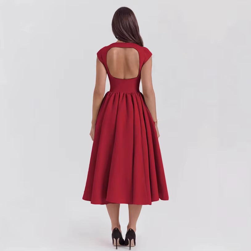 Elegancka sukienka midi o dopasowanym kroju z krótkim rękawem
