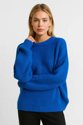 Damski sweter oversize z dzianiny, z okrągłym dekoltem - Niebieski