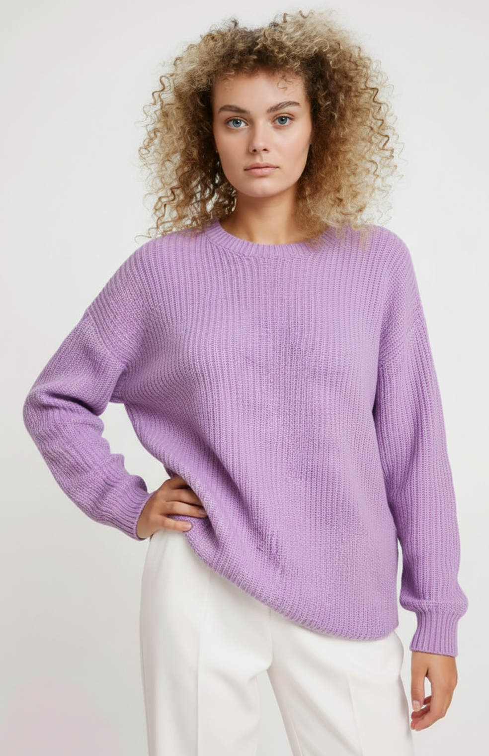 Damski sweter oversize z dzianiny, z okrągłym dekoltem - Fioletowy