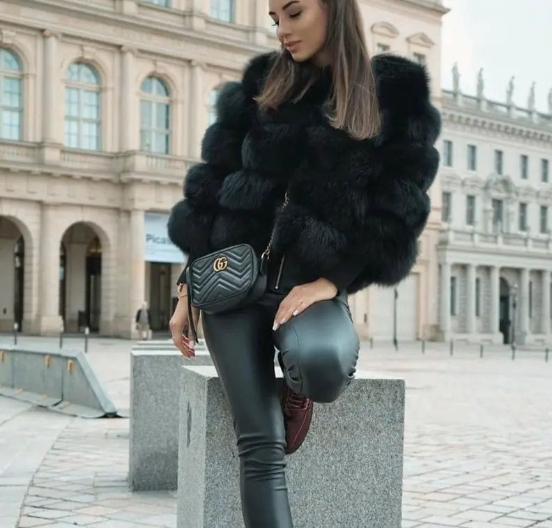 Elegancka kurtka ze sztucznego futra – ciepła i wygodna - Czarny