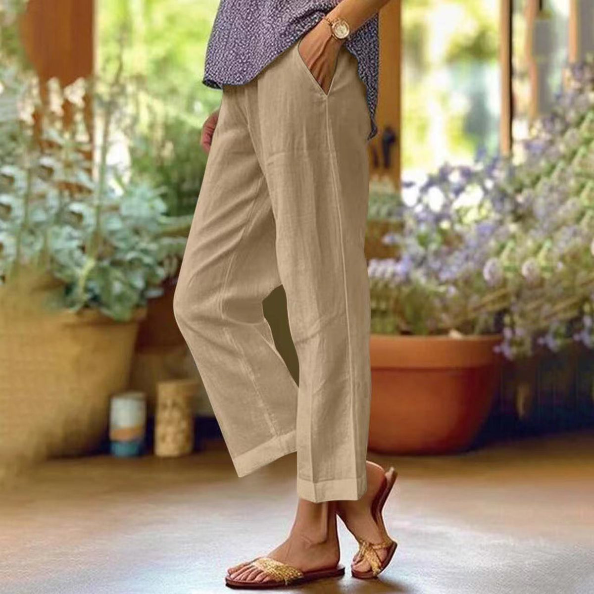 Eleganckie spodnie cropped z kontrastowym wykończeniem - Khaki