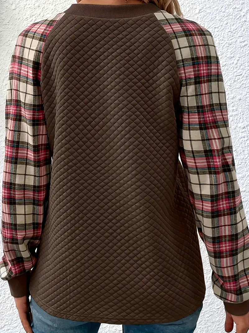 Damski sweter z kraciastymi rękawami raglanowymi