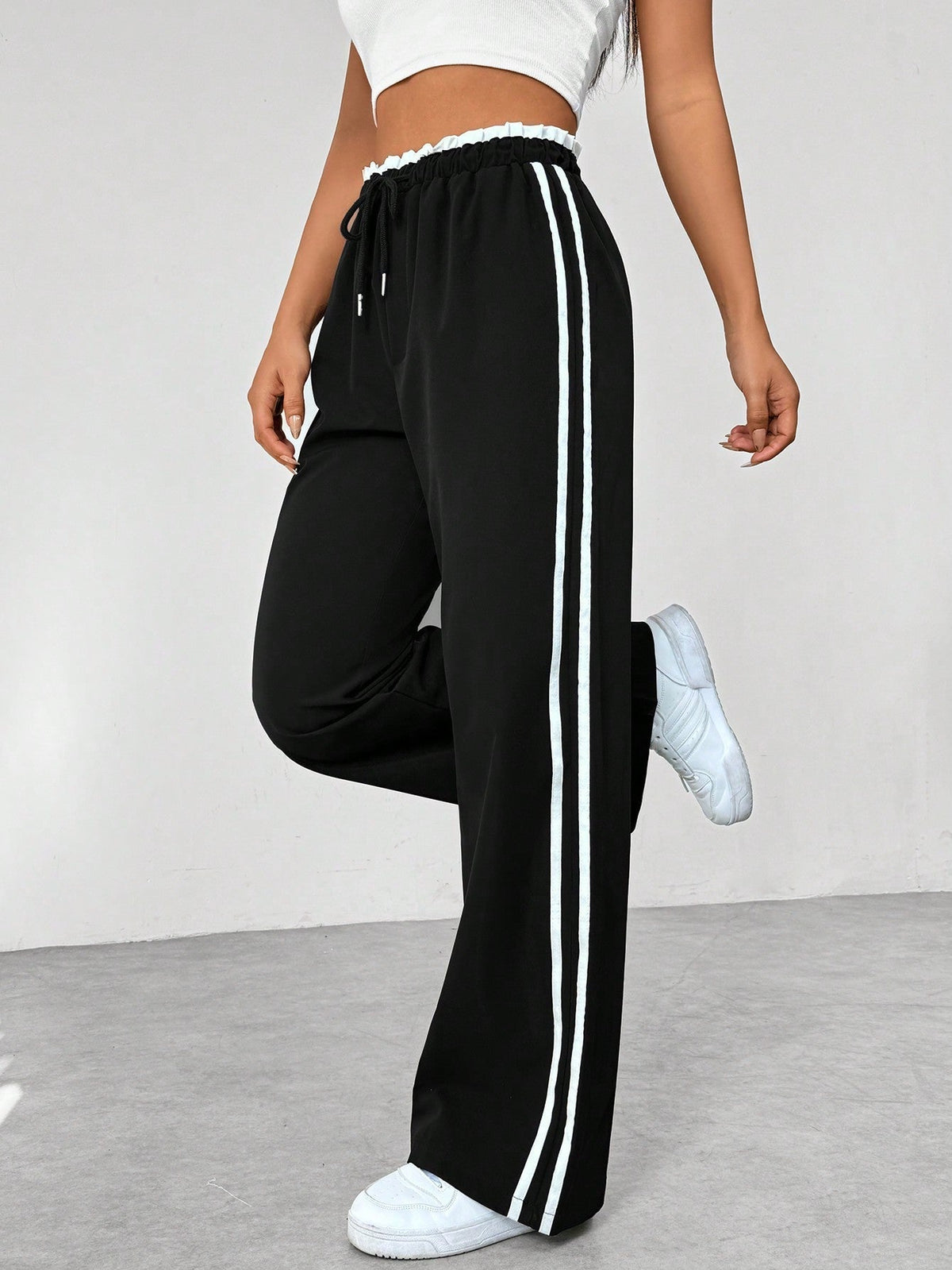 Spodnie wide-leg z paskami po bokach - Czarny