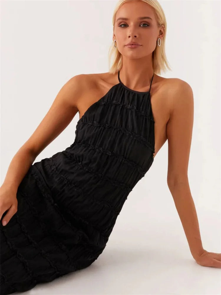 Elegancka sukienka maxi halter z odkrytymi plecami