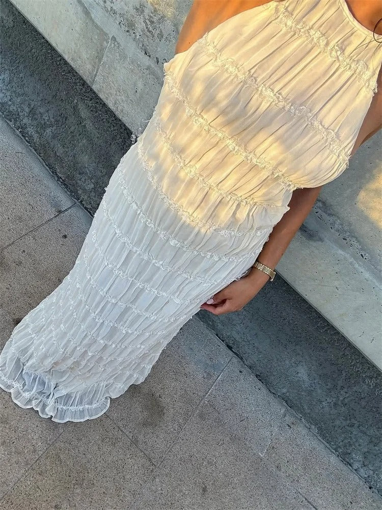 Elegancka sukienka maxi halter z odkrytymi plecami