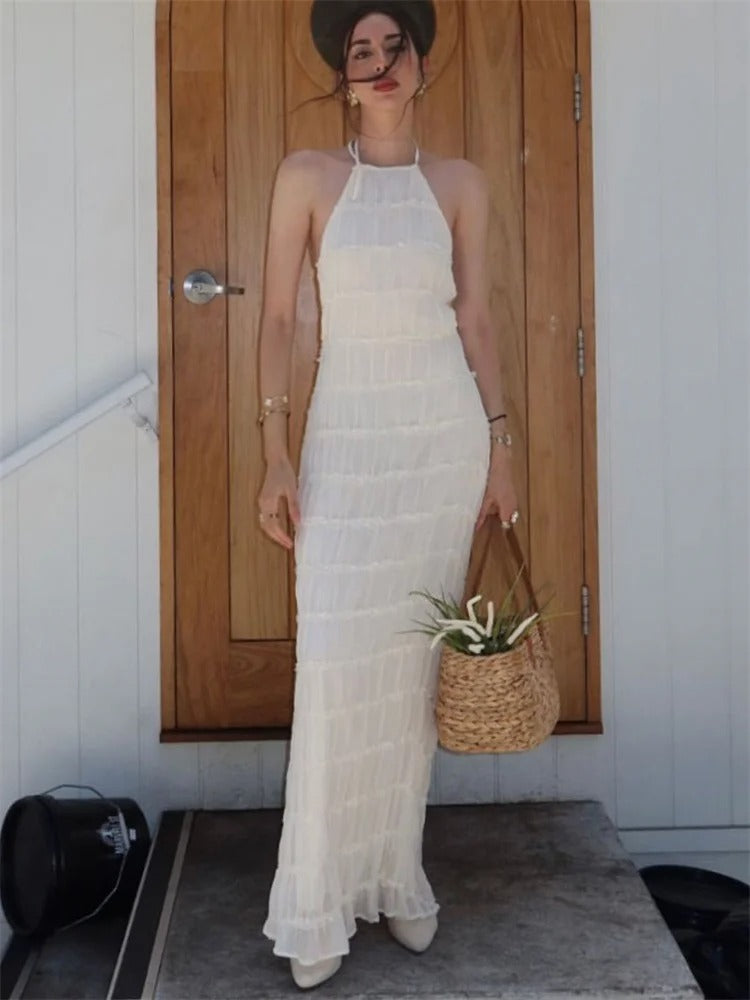 Elegancka sukienka maxi halter z odkrytymi plecami