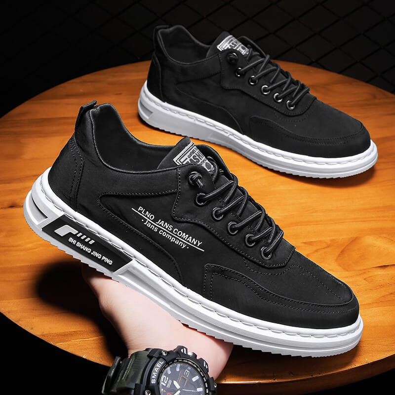 Miejskie sneakersy z elastyczną podeszwą i minimalistyczną cholewką - Czarny